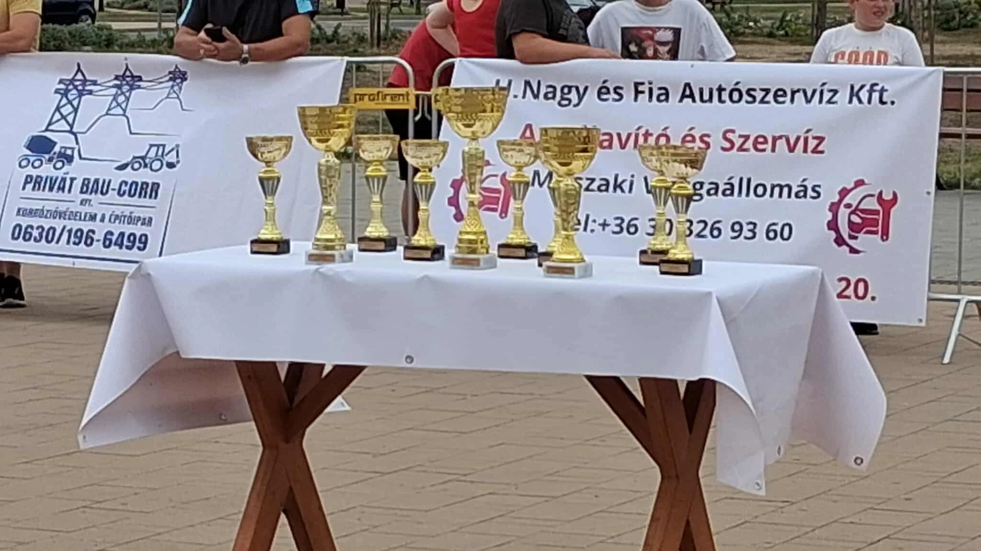 Erő és kitartás a főtéren