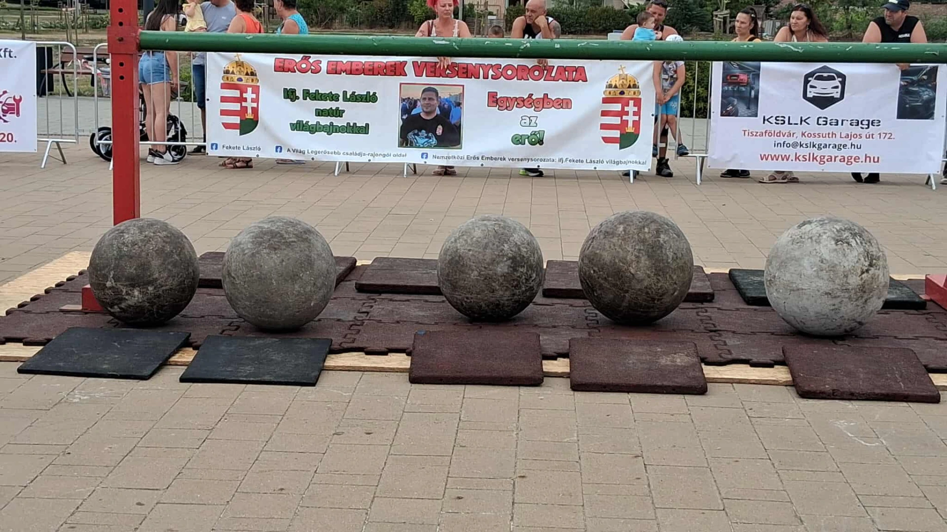 Erő és kitartás a főtéren